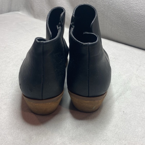 G.H Bass black booties size 8.5 - Picture 4 of 7